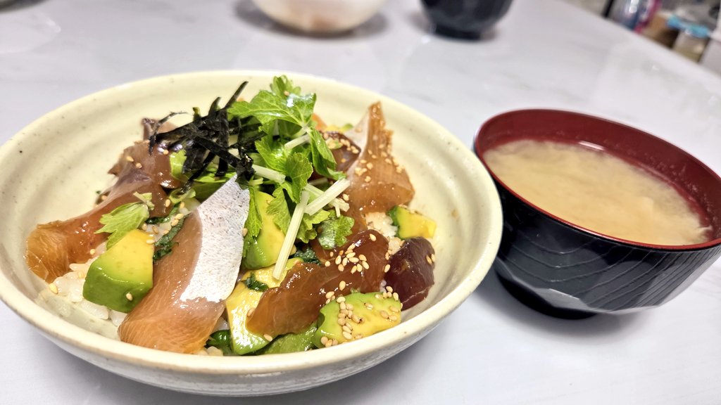 今日のお昼ごはん
アボカド海鮮丼
#おうちごはん
#お昼ごはん