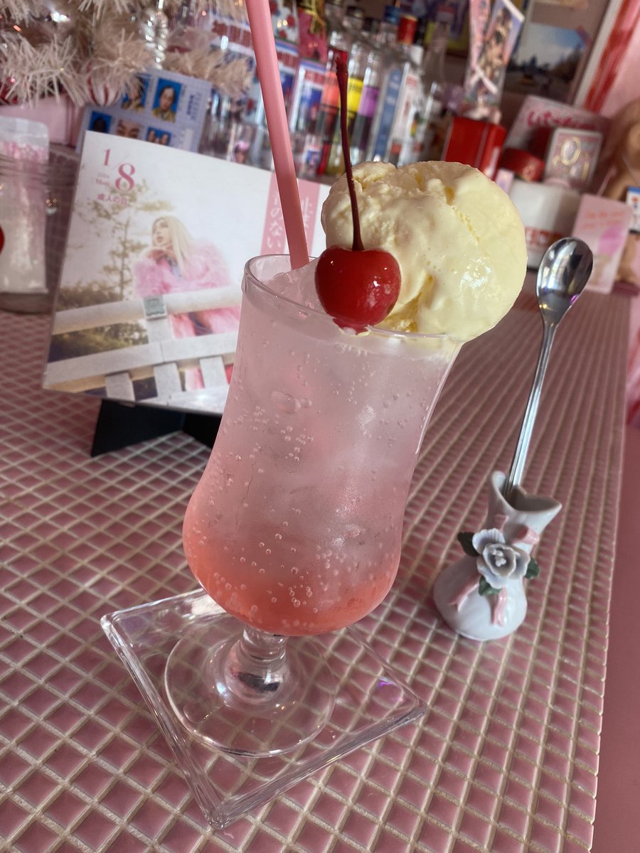 今年も🌸桜クリームソーダ🌸

本日も15時〜20時

カフェ利用、昼飲み利用 ゆったりまったり

ラブリーにお待ちしてます🫸🏻🫷🏻

姉妹店  <a href="/albino_2025_/">喫茶喫酒アルビノ</a> も是非宜しくお願いします🌙