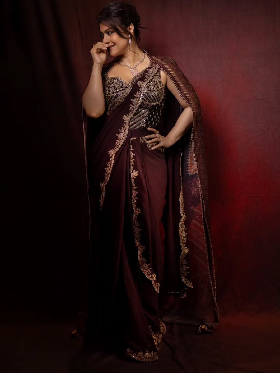 filmfare's tweet image. #Kajol exudes regal vibes looking pretty as ever in a stunning ensemble. ❤️

#Celebs