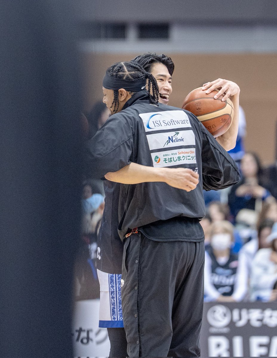 6mutuki1's tweet photo. レイレイ🫂すっさん🐬◝✩ #レイ・パークスジュニア 選手 #RayParksJr. #須田侑太郎 選手 #大阪エヴェッサ #シーホース三河 2026.4.22 https://t.co/g9DStVc1AJ