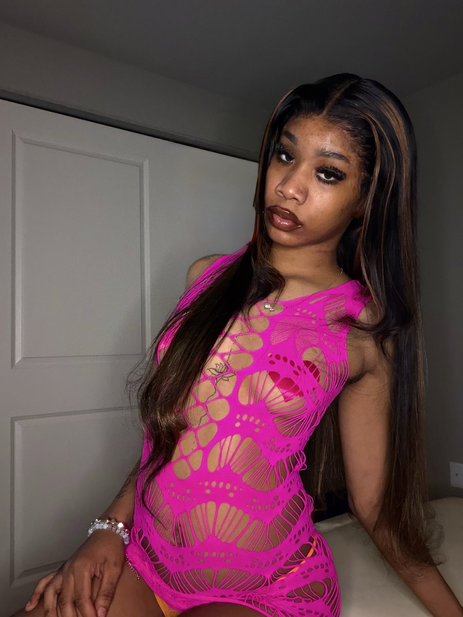 paymulaa's tweet image. Stepping in like I already own the room 💎💋
Get familiar… this just the beginning 🔝
#LadyMulaa #Model #AdultCreator #NSFW #FYP