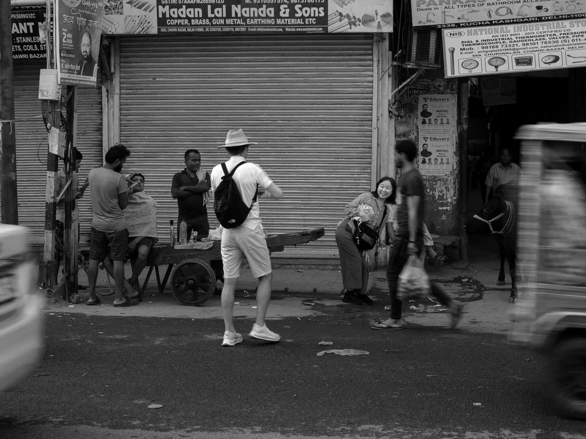 “Where Shutters Stay Closed, But Life Never Does”
Chawri Bazar, Old Delhi — A fleeting moment between worlds #StreetPhotogrphy #OldDelhiDiaries #LifeInMotion #precisionimaging #itsinournature @iamdpc @omsystemindia instagr.am/p/DXdb7d4EsMD/