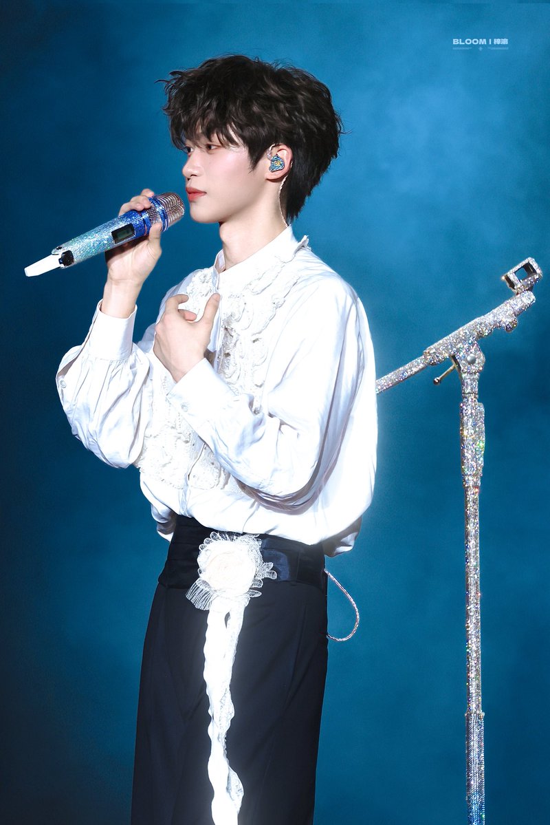 White 

#梓渝
#ZIYU
