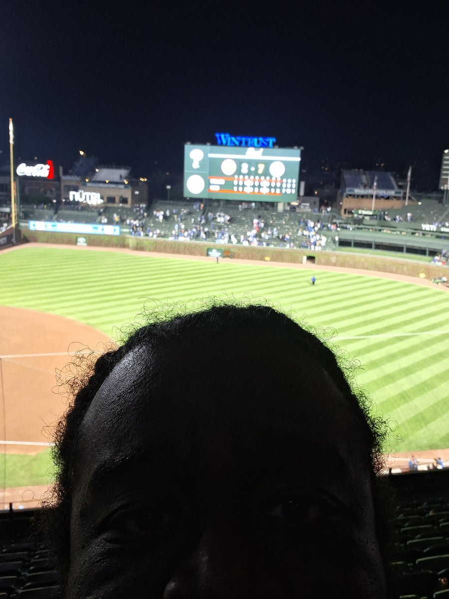RonaldMac17's tweet image. Perfect night at Wrigley for a win #cubs #FlytheW