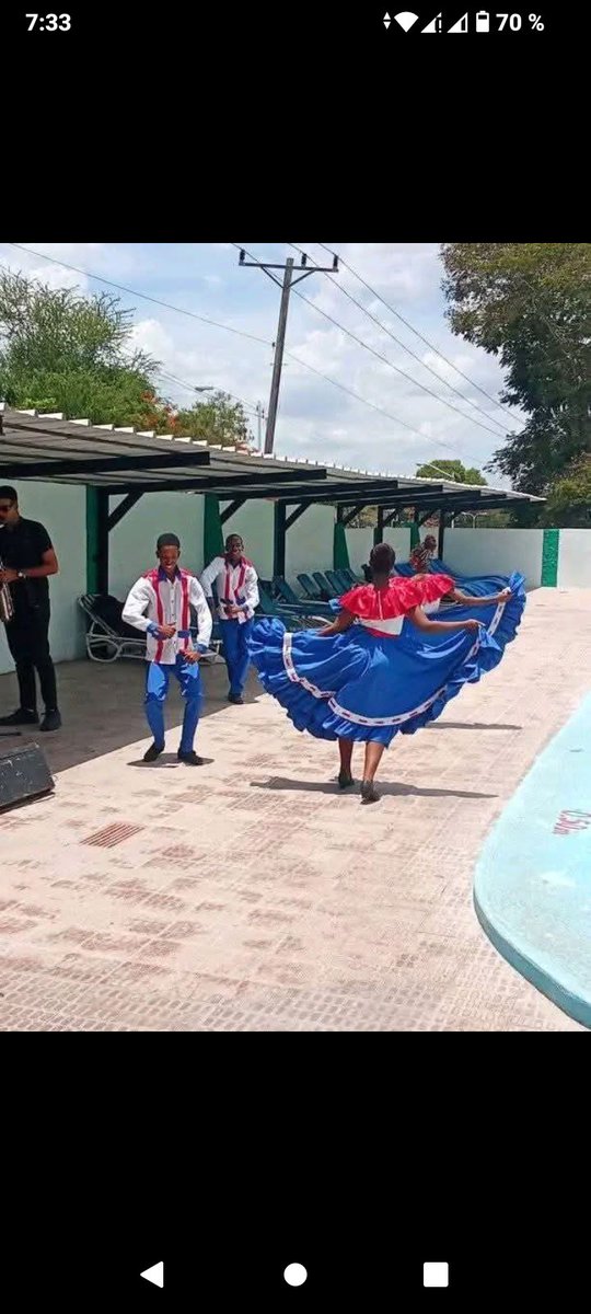 OdalisFuen11144's tweet image. Muchas Felicidades para el Conjunto Artístico Integral de Montaña de Guantànamo por recibir la réplica del Machete del Generalísimo Máximo Gómez por el cumplimiento de su deber #Cultura #Arte #Guantánamo .