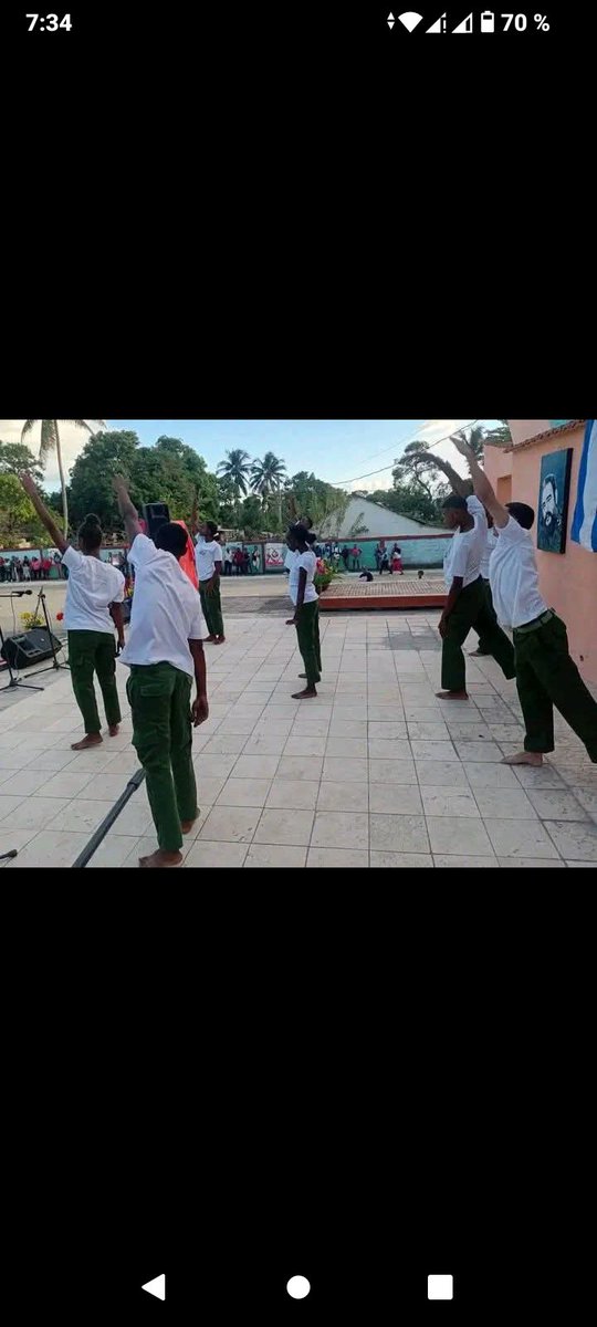 OdalisFuen11144's tweet image. Muchas Felicidades para el Conjunto Artístico Integral de Montaña de Guantànamo por recibir la réplica del Machete del Generalísimo Máximo Gómez por el cumplimiento de su deber #Cultura #Arte #Guantánamo .