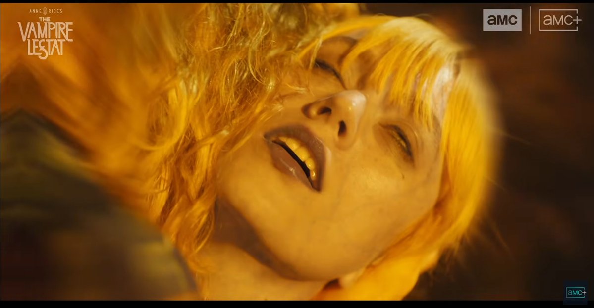 tengo mi teoría 
para mi PUEDE que se sienta así porque por lo que se ve en la segunda foto la chava está gris xd y el sigue comiendo sooooo puede ser la primera foto después de eso idk