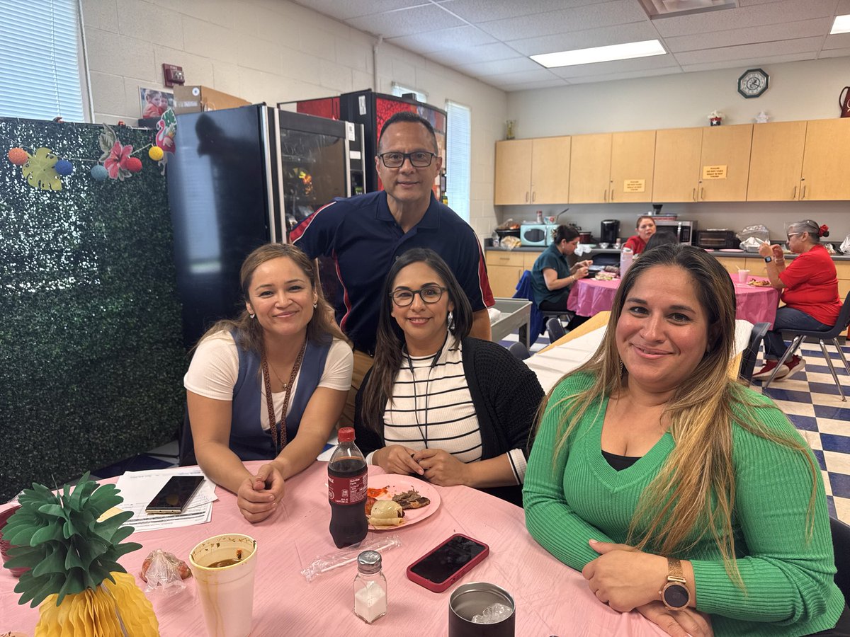 LMMSPatriots's tweet photo. Happy National Administrative Professionals Day to our amazing office staff! 🎉👏🏼❤️ 

Thank you for keeping our campus running smoothly—we appreciate all that you do each and every day!❤️🤗 https://t.co/0KqhhKHLFM