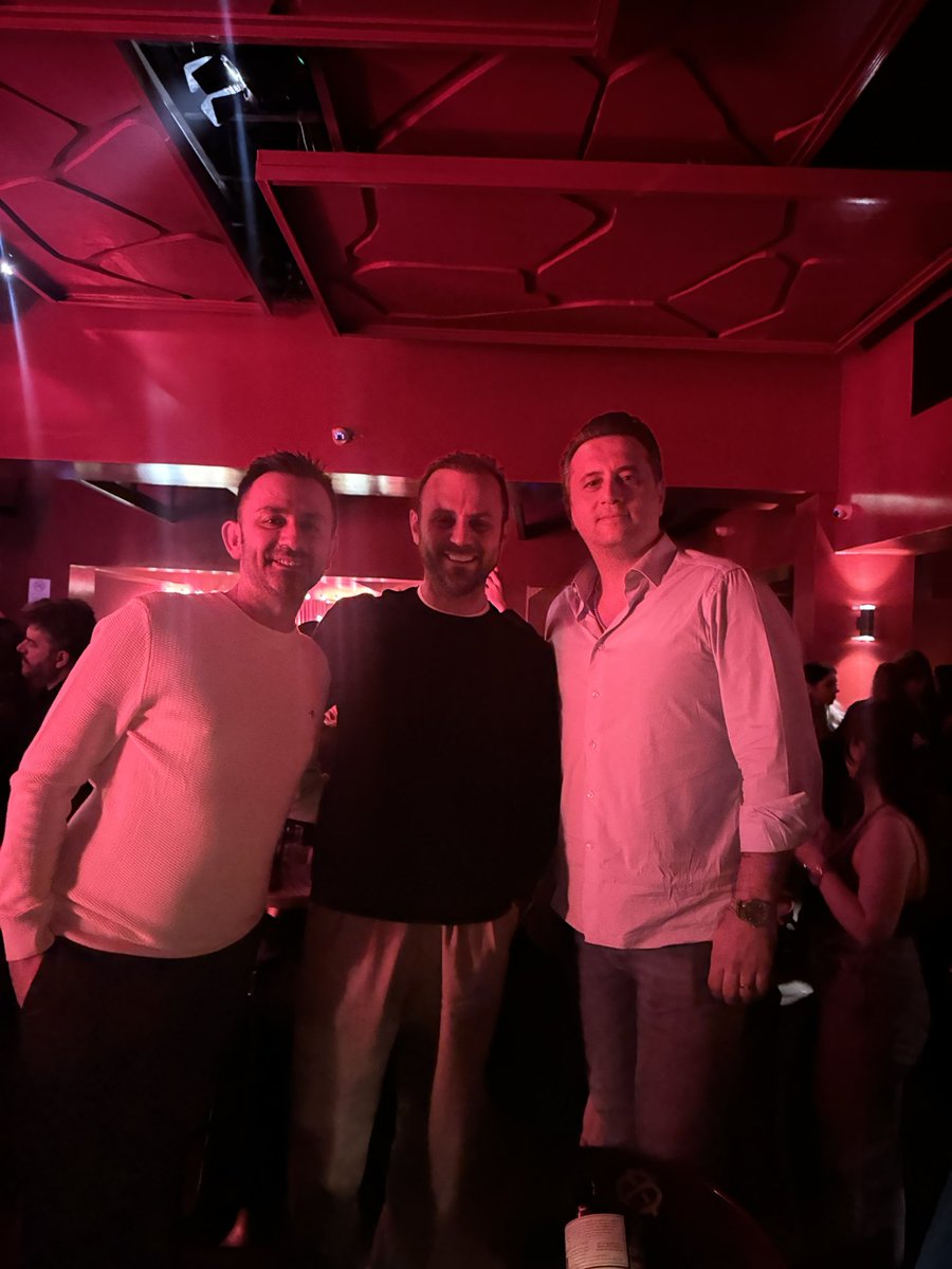 Halit49560300's tweet photo. Bazı geceler değil, bazı insanlar iz bırakır. Bu gece onlardan biri. 🤍 https://t.co/RqzI8G8SwN