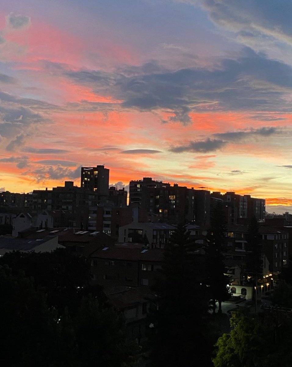 ednanav's tweet image. #Bogota y sus atardeceres, #teamo aunque estés tan insegura 🤩