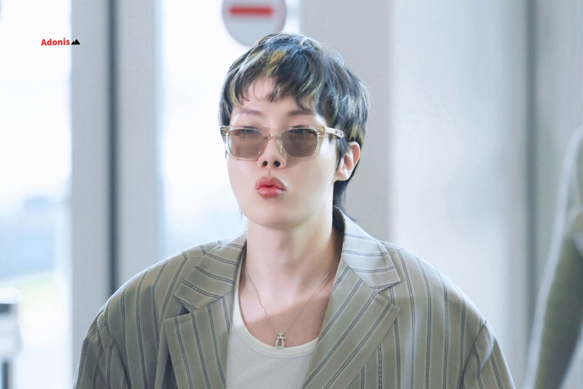 hobi's little ray of sunshine ☀️ tweet media