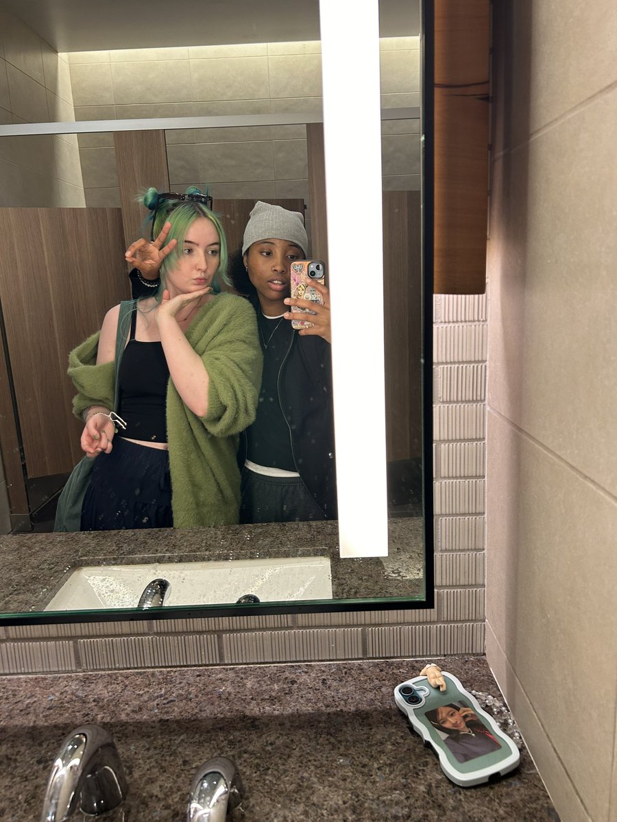 Mia 🦋༘⋆ tweet media