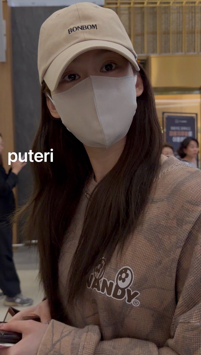 pydhtw's tweet image. Oh, her eyes, her eyes. Make the stars look like they're not shining 🥺🥺

#SANA #사나 #サナ