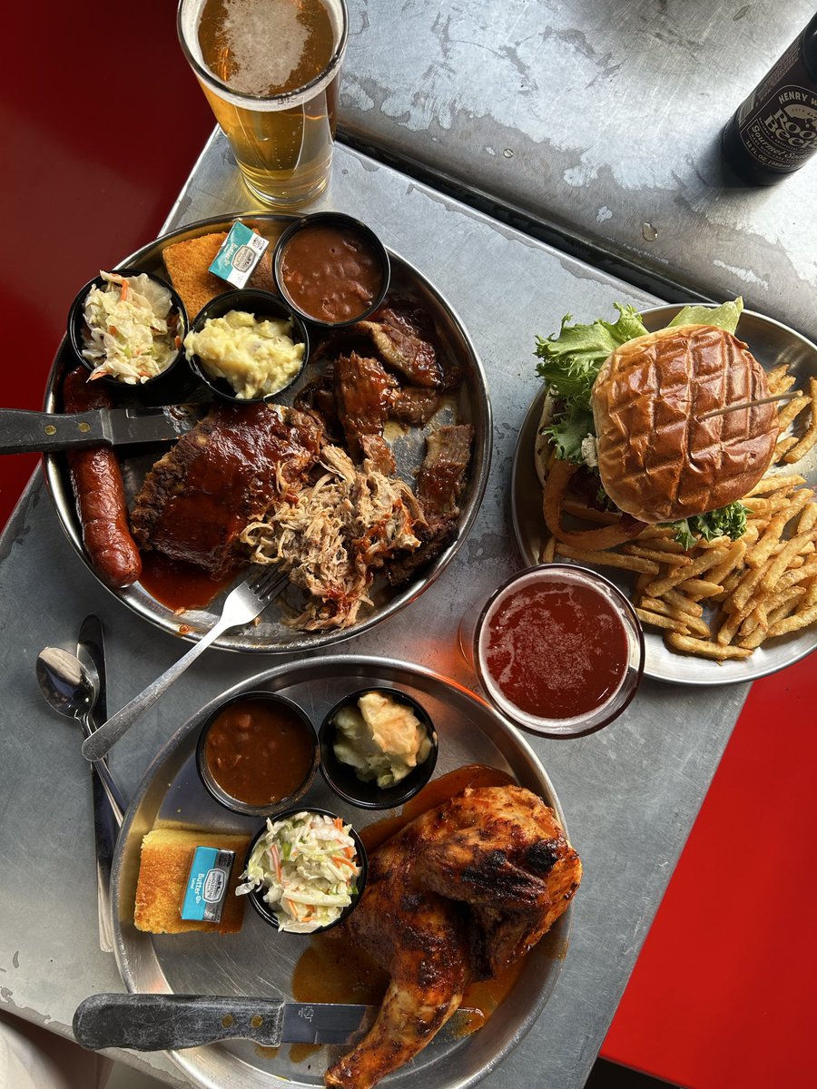 azfamily's tweet image. Thank you, Cruiser’s Route 66 Cafe for sharing what makes Williams so unique! 🍔 Day 3 of our tour across Route 66 is complete ✅ Next stop: Flagstaff 🌲 #Route66 #Arizona