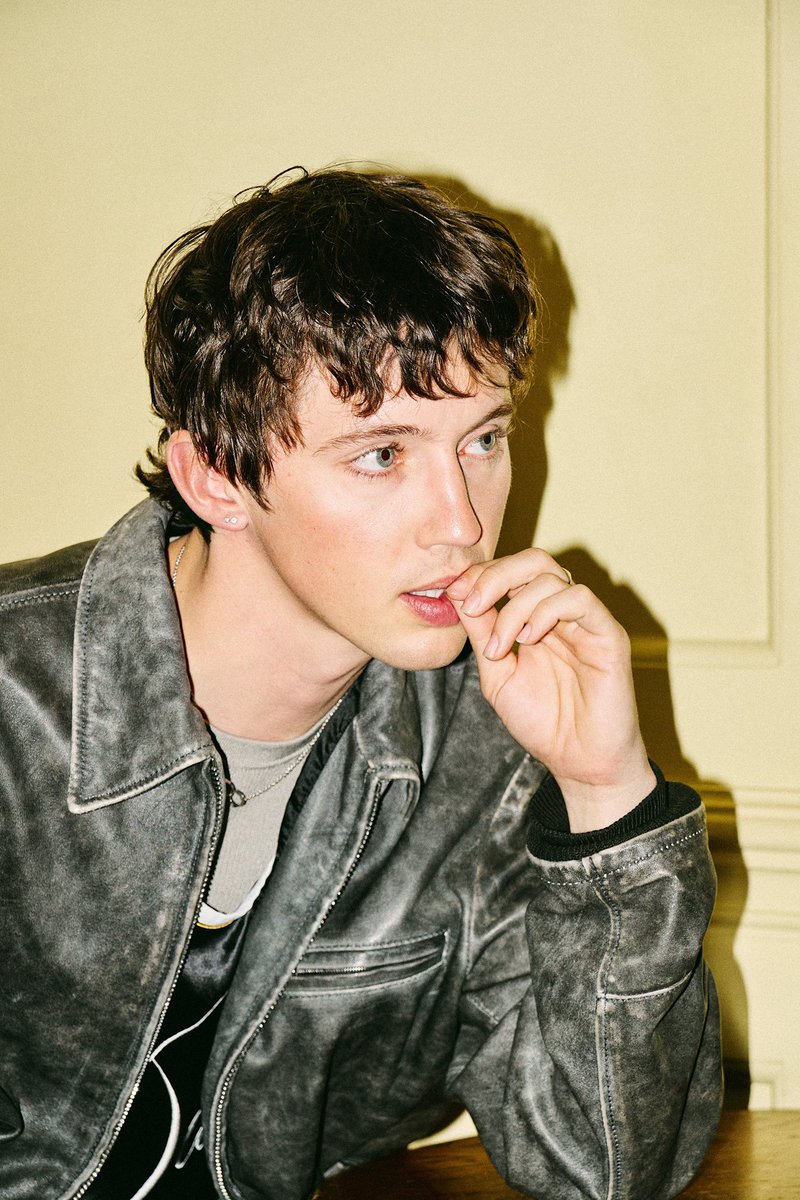 Update Troye Brasil tweet media