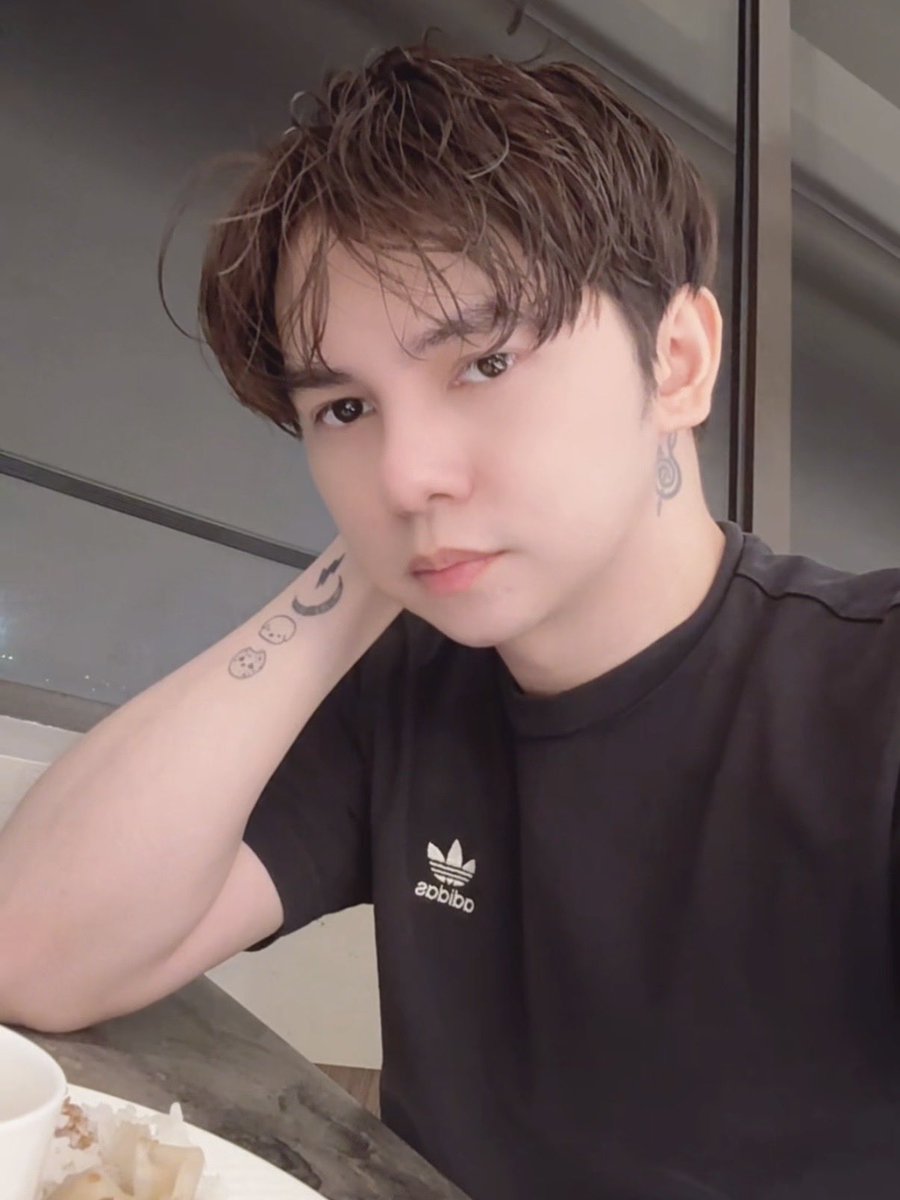 JaceRoque_'s tweet photo. Left the country for a bit to get some fresh air. To heal my mind, body and s(e)oul. 🇰🇷

📍Manila-Incheon | Philippine Airlines Business Class 
https://t.co/Ek10XYdiB3

[ late post • currently in the 🇵🇭 ] https://t.co/F6bAMlgVAn