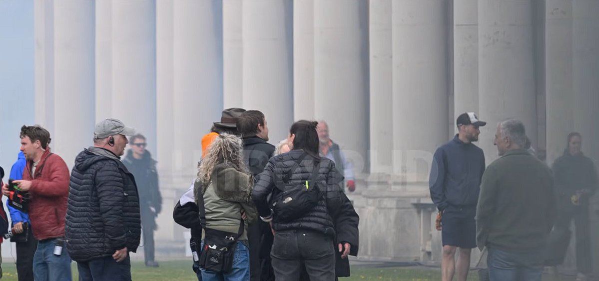 Blurker_L's tweet image. Here's some more Elden Ring images from @UnBoxPHD 

Showing the Dung Eater, Emma Laird as Marika, and Kit Connor being on set.

#EldenRing #EldenRingMovie #Movie #A24