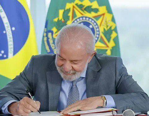 🚨 ATENÇÃO l Alemanha anuncia investimento de R$ 4,1 bilhões no Brasil após visita de Lula

A Alemanha anunciou a destinação de cerca de 700 milhões de euros, aproximadamente 4,1 bilhões de Reais, para projetos de clima e mobilidade sustentável no Brasil.

O pacote faz parte de