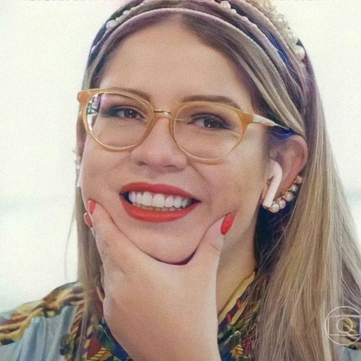 Sorriso mais lindo desse mundão 

MANUSCRITOS DA RAINHA + MARÍLIA MENDONÇA