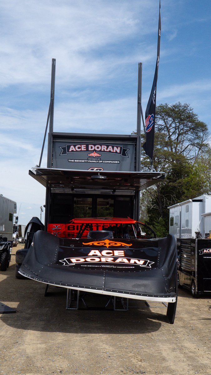 TheSouthernOut's tweet image. Little wallpaper Wednesday for yall! 

#WallpaperWednesday #dirtracing #racing