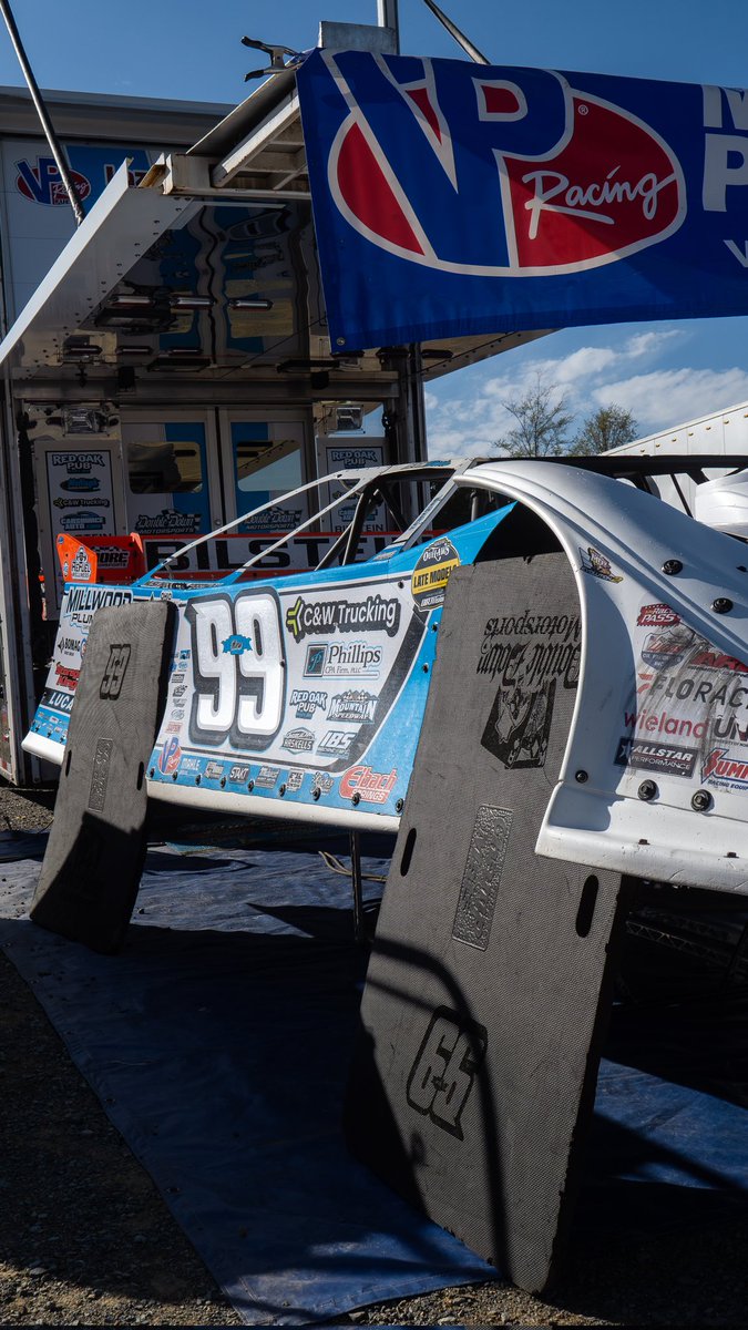 TheSouthernOut's tweet image. Little wallpaper Wednesday for yall! 

#WallpaperWednesday #dirtracing #racing