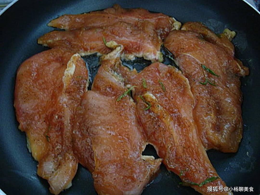 blueleo5223's tweet image. 30-min One-Pan Lemon Garlic Chicken u0026 Veggies!  Juicy chicken, crisp broccoli + bell peppers tossed in zesty lemon-garlic sauce. Minimal cleanup, max flavor—perfect for busy weeknights! #OnePanMeal #EasyRecipes