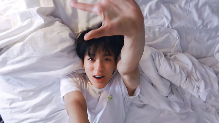 cecil 🦋 tweet media