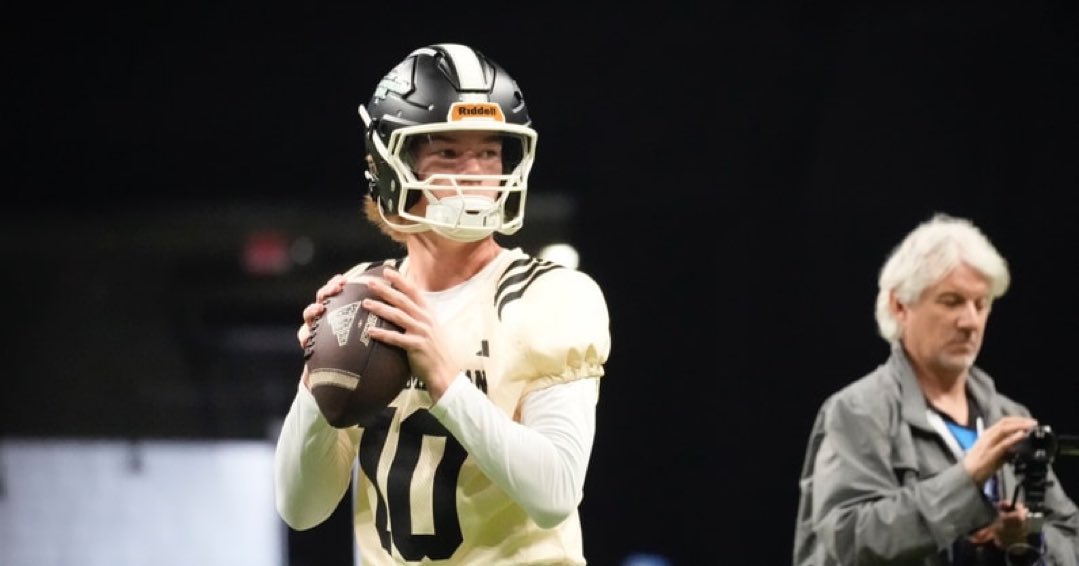 5 ⭐️ QB Will Mencl has committed to Oregon, per <a href="/Hayesfawcett3/">Hayes Fawcett</a> 🦆