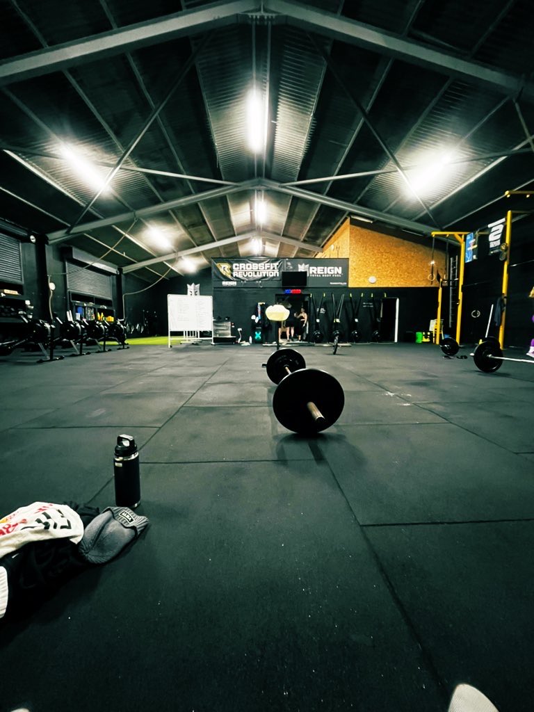 bfitzx's tweet image. 6am shuffle #crossfit