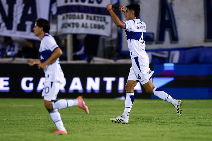 ElProdeOriginal's tweet photo. #CopaArgentina 🇦🇷 | ¡EL LOBO A OCTAVOS! En Caseros, eliminó a Susso con goles de Franco Torres, Renzo Giampaoli y Nicolás Barros Schelloto.

#Acassuso 0-3 #Gimnasia 

🔜Próximo rival: #SanLorenzo o #Riestra https://t.co/5qZSYpfM6I
