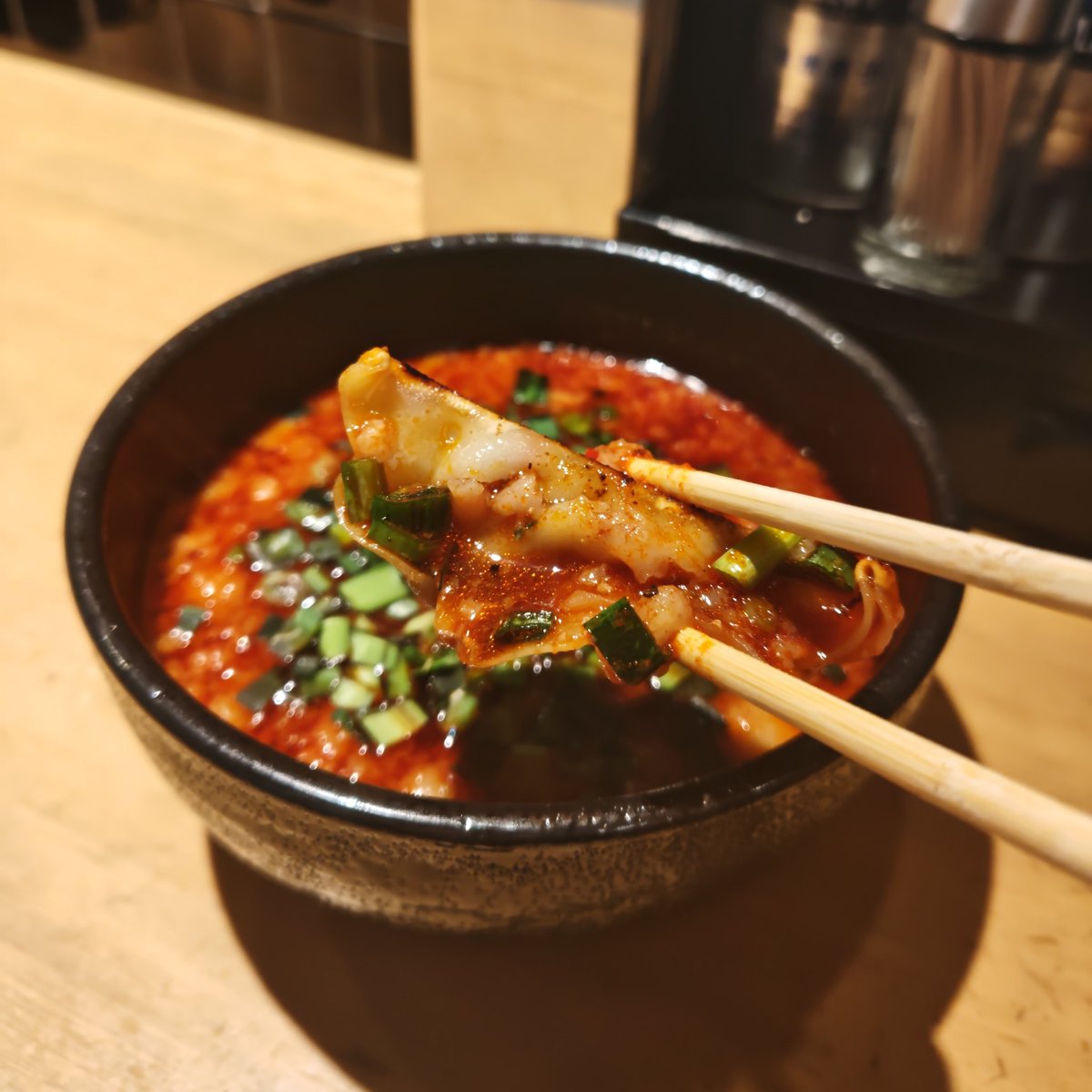 kani_tama's tweet photo. 釜揚げ式台湾つけ麺 麺大盛
小ライス 焼きギョーザ
以上4点、ウルトラハッピーセット
つけ麺、焼きギョーザをつけ汁にIN
ライスドボンを堪能
ギョーザの皮に割れ目を入れてつけ汁を
染み込ませるのがいい!ごちそうさまでした!
#ふじ屋NOODLE
#FUJIYER
#HIRAMER https://t.co/NzuCX60cu0