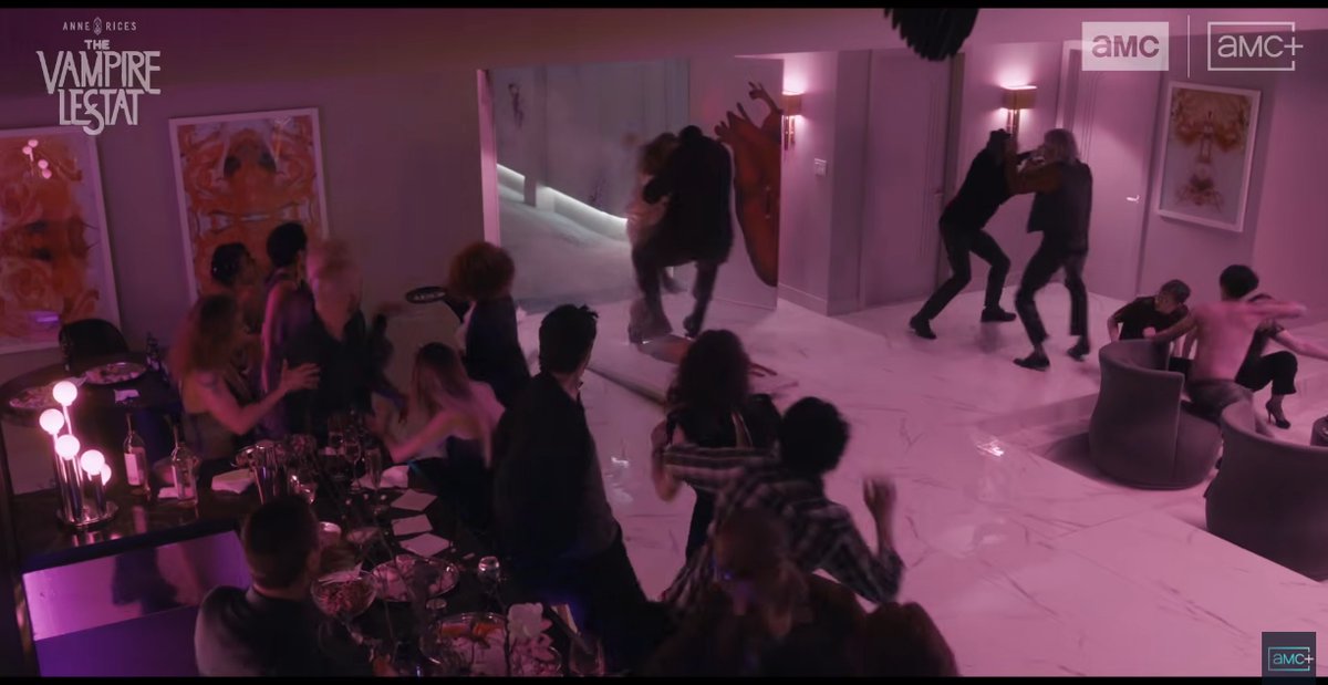 pero cuando entra Lestat al cuarto de su casa donde está la banda y eso porque no sale Daniel? like en una parte parece que Daniel sale atacar a otros, sooo dode está Daniel??