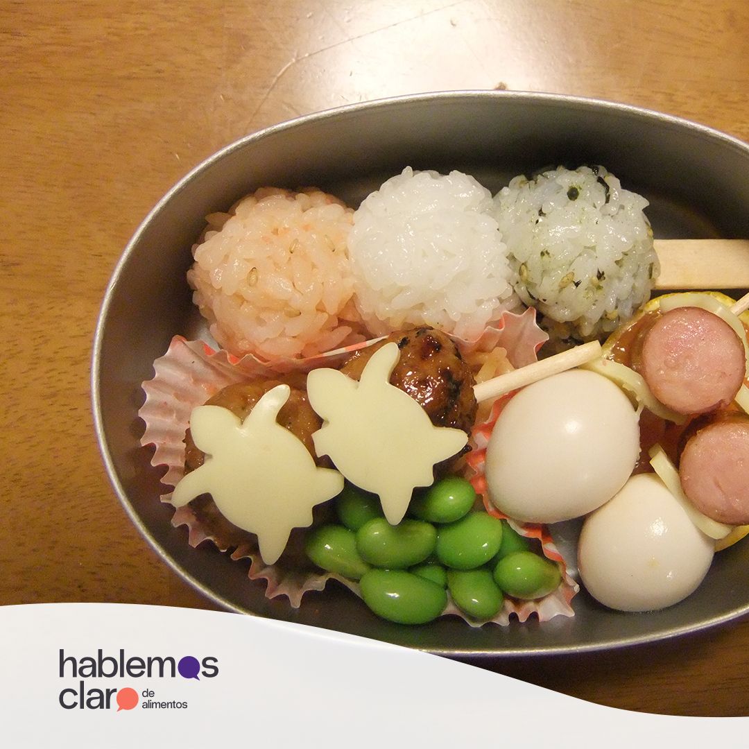 HablemosClaroMx's tweet image. Mandarles lunch a la escuela a tus hijos es una buena idea porque puedes elegir darles comida saludable y deliciosa. Además, puedes asegurarte de que sea un lunch equilibrado. buff.ly/dhs0MnJ #Lunch #AlimentacionInfantil #DietaCorrecta