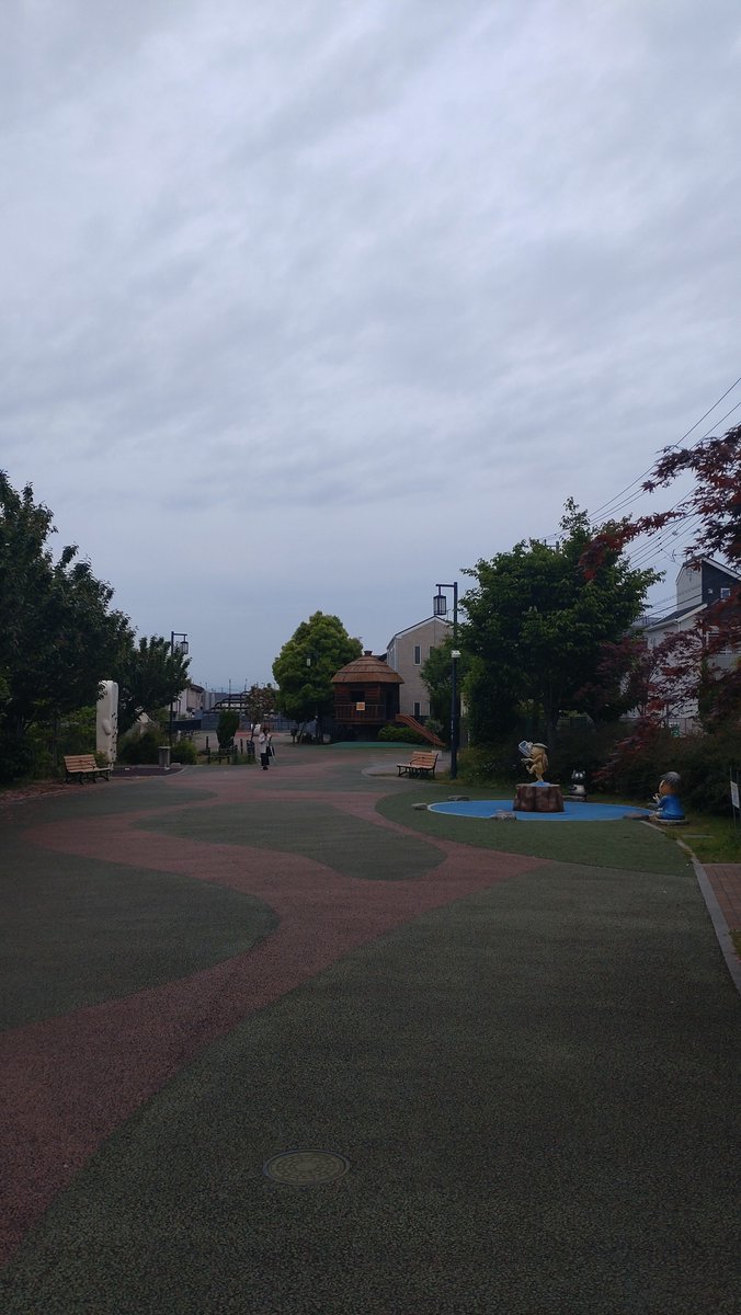 今朝はどんより空☁お天気は下り坂？！
髪切ってさっぱりしましょ✂
本日も宜しくお願い致します。
#おはようございます #調布 #理容室 #床屋 #予約詳細はHPより #LINE予約  #夕方枠延長中