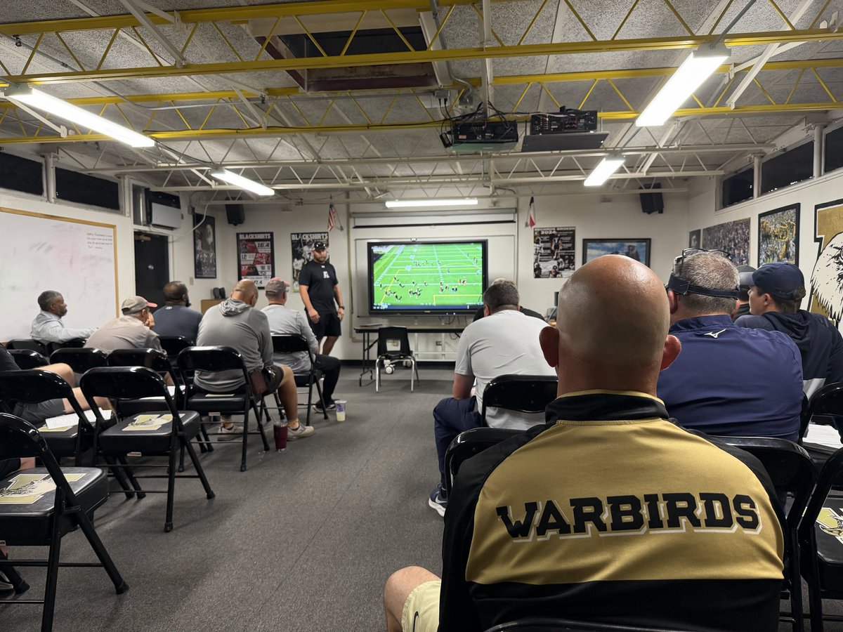 coachfullen's tweet image. @AbileneEagleFB Spring MS 🏈 clinic.
#TEW