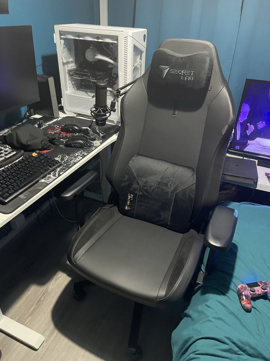 Mailey86's tweet photo. Been amazing since I got this chair best one I have had well worth it #Secretlab https://t.co/26vuvqvZJh