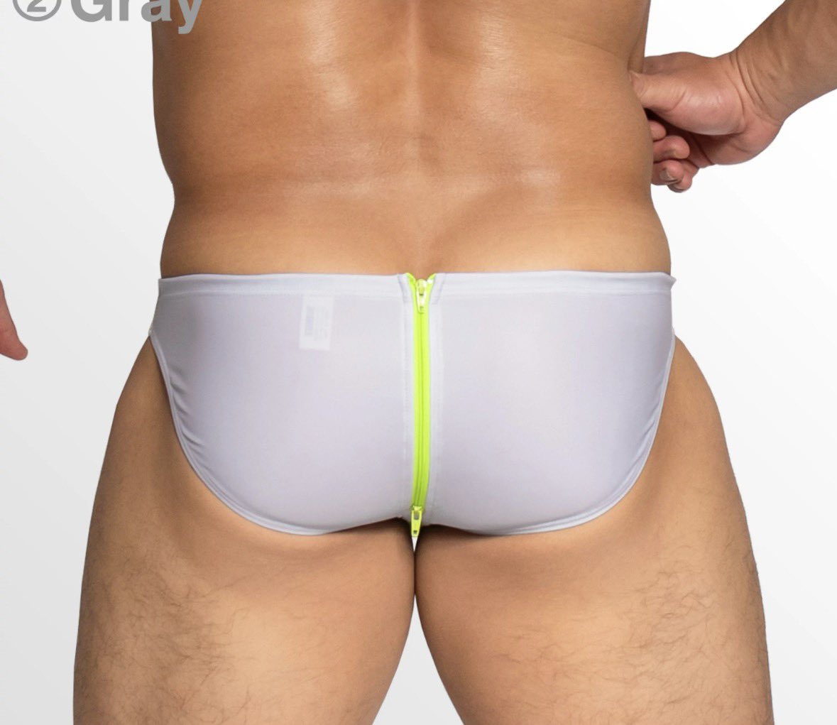 roastedbeefcake's tweet image. Edge swim trunk bringing clean lines + bold energy. Low-rise, sculpted fit with stretch that holds shape.

That back zip? Functional, daring, and impossible to ignore. Grey + neon hits different.

#mensswimwear #fitspo #mensstyle #swimwear #gymfit #SG  #今日の下着 #メンズ下着