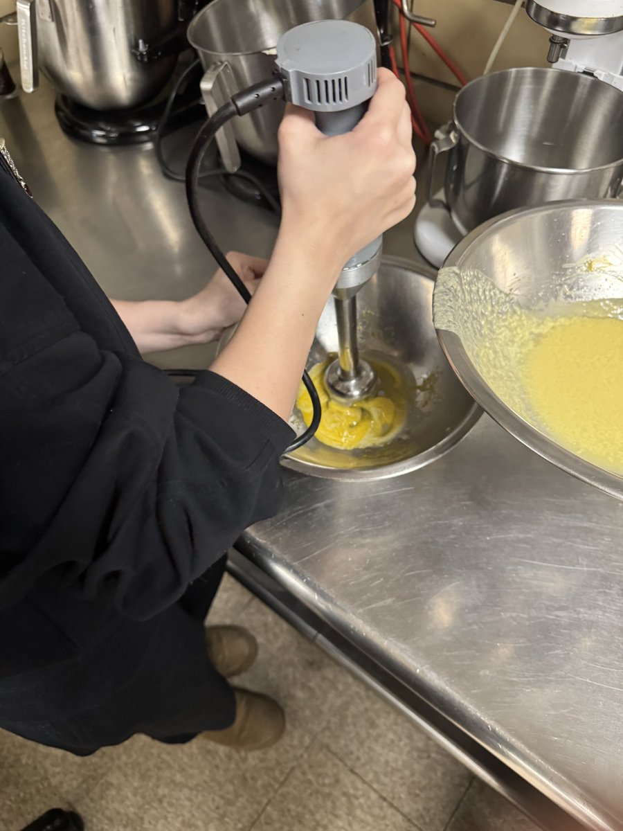 WesternTheSTEM's tweet image. Culinary Science in action! 🥄💚🖤
Today, students made mayonnaise while learning about creating stable emulsions—mixing science and cooking in the best way!

Hands-on learning never tasted so good. 👨‍🍳✨
#WarriorPride #CulinaryScience