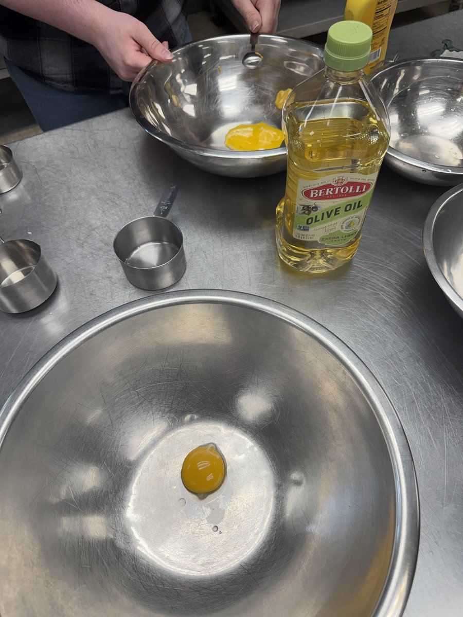 WesternTheSTEM's tweet image. Culinary Science in action! 🥄💚🖤
Today, students made mayonnaise while learning about creating stable emulsions—mixing science and cooking in the best way!

Hands-on learning never tasted so good. 👨‍🍳✨
#WarriorPride #CulinaryScience