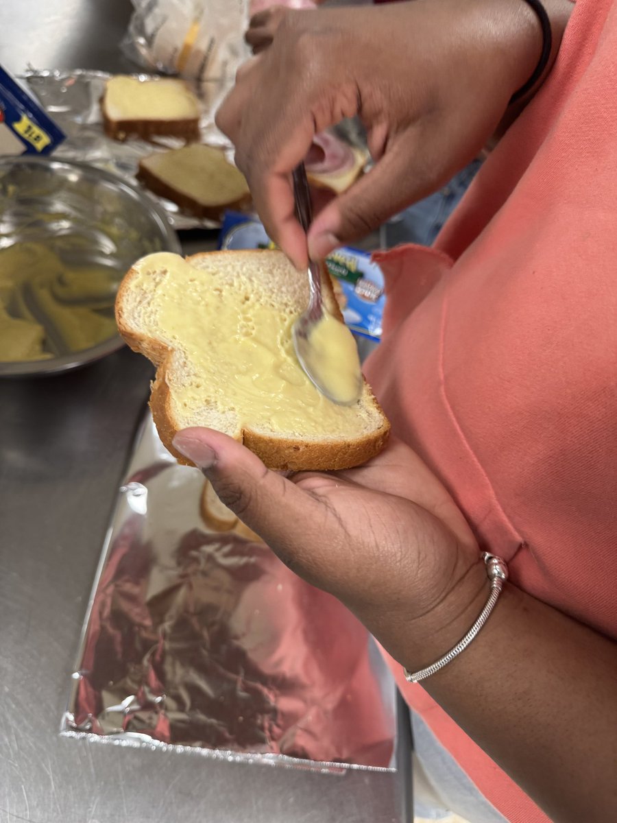WesternTheSTEM's tweet image. Culinary Science in action! 🥄💚🖤
Today, students made mayonnaise while learning about creating stable emulsions—mixing science and cooking in the best way!

Hands-on learning never tasted so good. 👨‍🍳✨
#WarriorPride #CulinaryScience