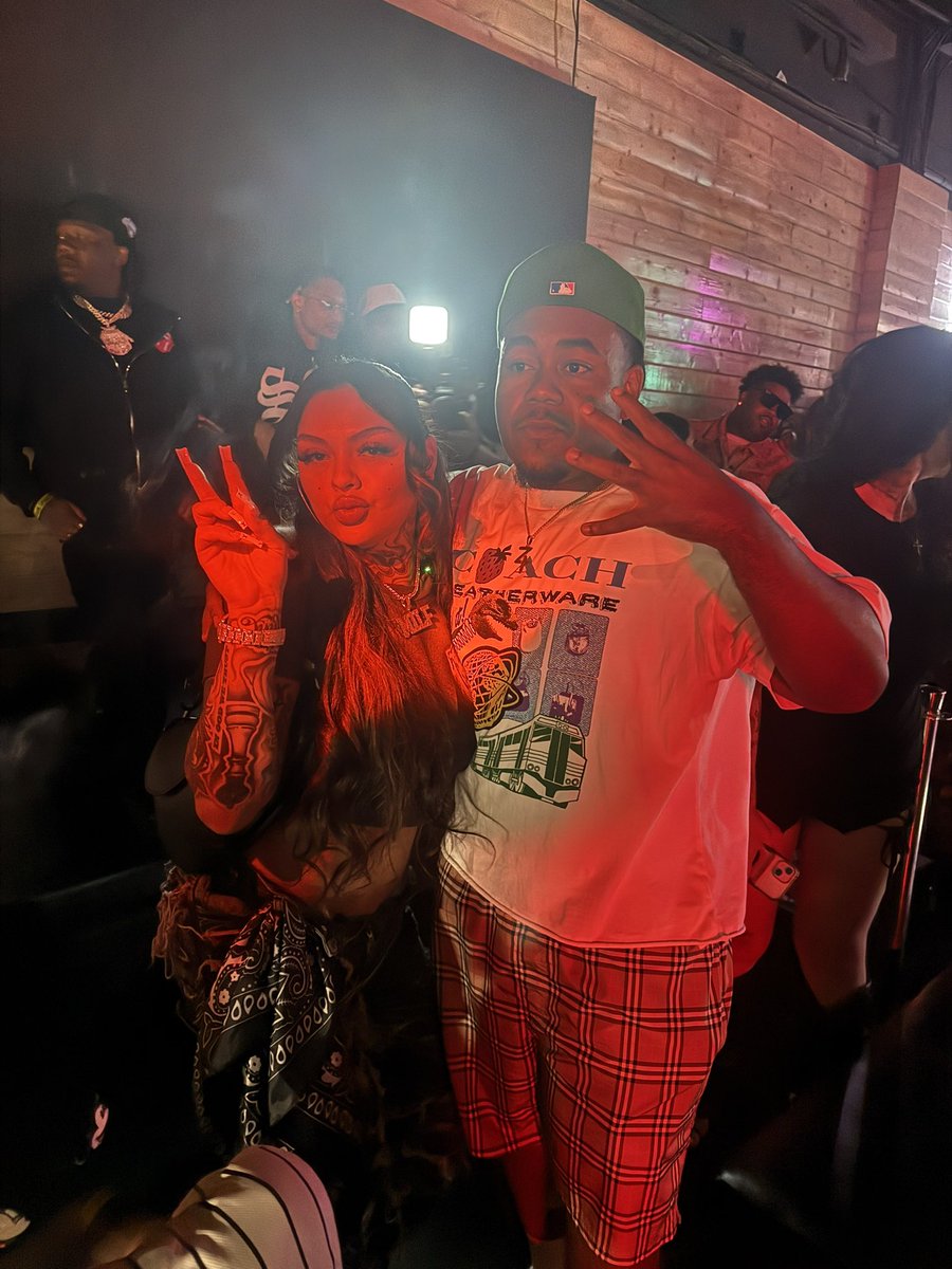 z4Dnice's tweet image. whether  its thousands in attendance or a few the show must go on ‼️🎤🎥🍾

#z4dnice 
#performance 
#fyp 
#newmusic 
#explorepage