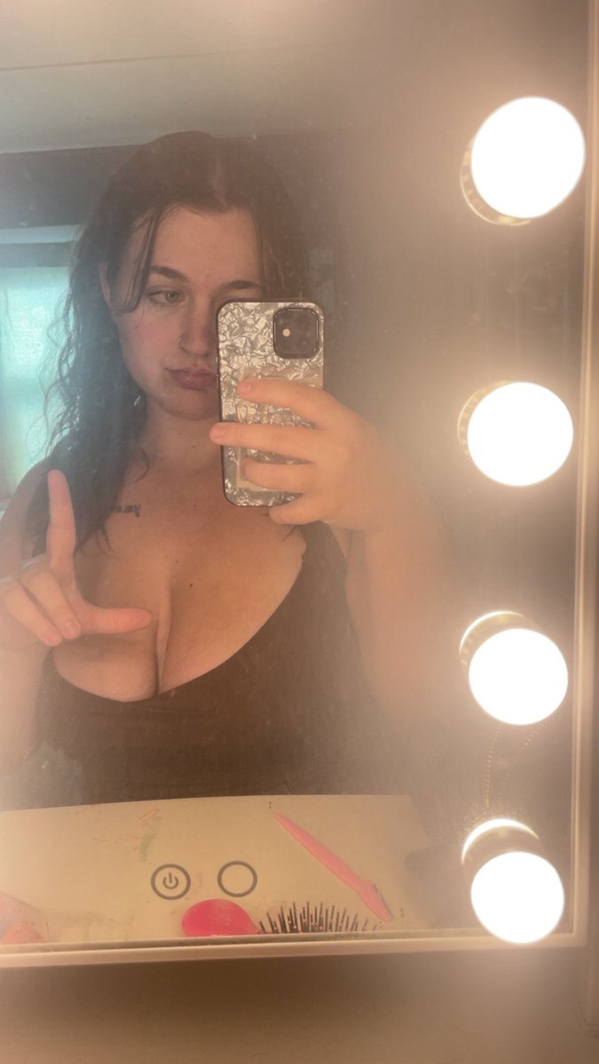 fin/fem dom goddess molly ✨march 17 🎂 tweet media