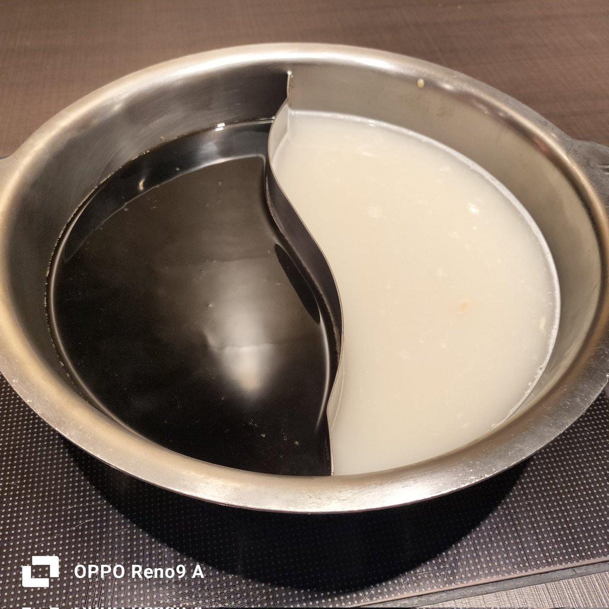 UME_69's tweet photo. ゆず庵
白湯終わって、今は、海老だしなのね

行かねば

鯛の寿司もしゃぶしゃぶにしても美味しい＼(^o^)／ https://t.co/PxQZ5IEqwe