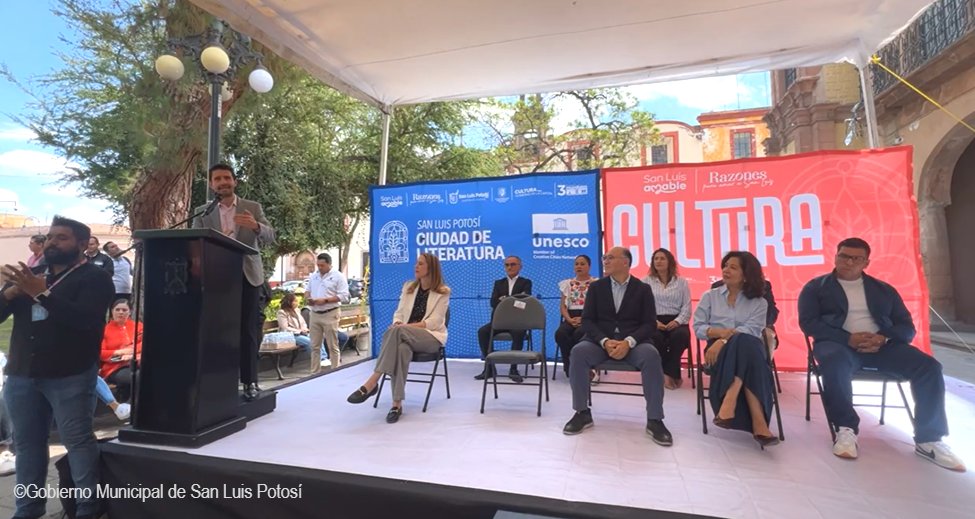 UNESCOMexico's tweet image. 🤔¿Qué significa ser parte de alguna red mundial #UNESCO?

🏛️📚✨Para #SanLuisPotosí significa aprendizaje, creatividad y cultura como motores de desarrollo sostenible y conmemoramos sus tres designaciones con la ciudadanía de @SLPMunicipio y el alcalde @EF_Galindo... 🧵