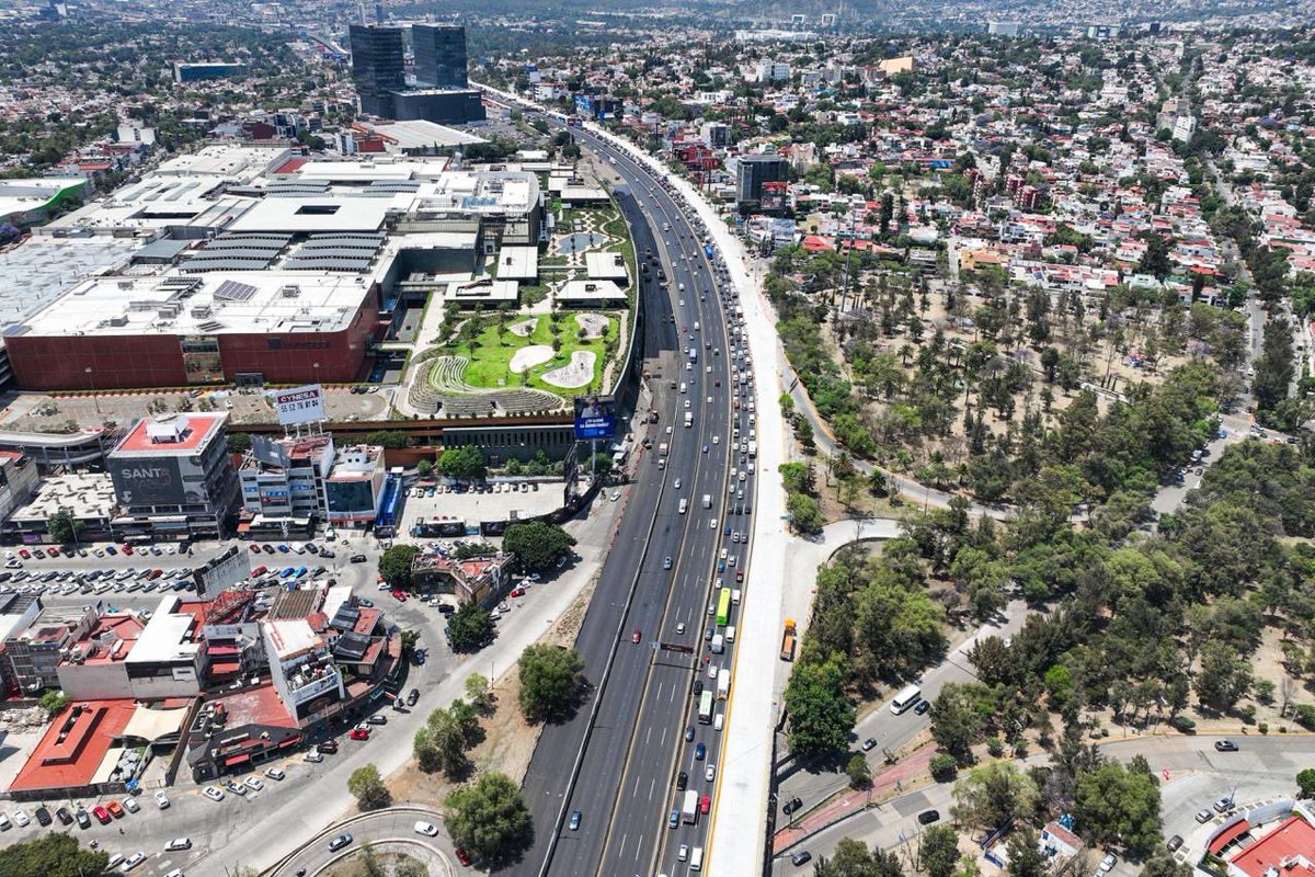 rotativodemex's tweet image. Delfina Gómez inaugura 3.2 km de rehabilitación en Periférico Norte en Naucalpan. La obra forma parte del plan “2026, Año de las Obras” y beneficiará a 15 millones de usuarios en Edoméx. #Edomex #Movilidad #PeriféricoNorte
