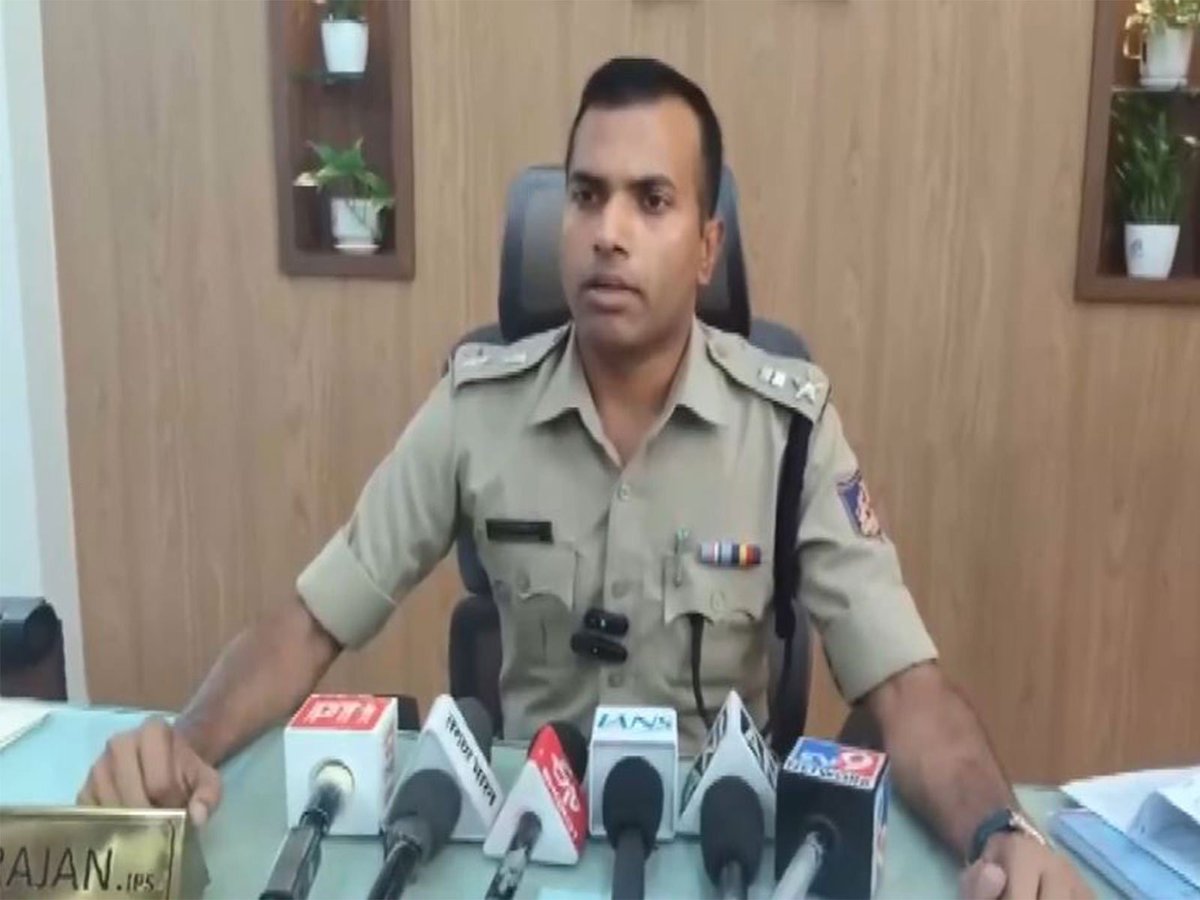 ani_digital's tweet image. Karnataka: Woman sustains severe burns after husband set her on fire over refusal to attend family function

Read @ANI Story | aninews.in/news/national/… 
#Karnataka #Belagavi #Fire #FamilyDispute