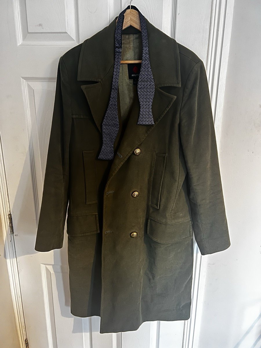 DrWhoenthusiats's tweet image. Doctor Who Abbyshot 11th Doctor Green Trench Coat M &amp;amp; Blue Aztec Bow Tie 

Ends Sun 26th Apr @ 3:58pm

ebay.co.uk/itm/1472672185…

#ad #doctorwho #thedoctor #tardis #whovian #drwho