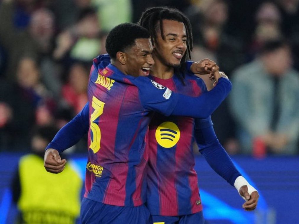 بيع هذين اللاعبين هو واجب أخلاقي قبل أن يكون رياضي مكانهم خارج النادي ، لادور دفاعي ولاهجومي . #برشلونة_سيلتا_فيجو