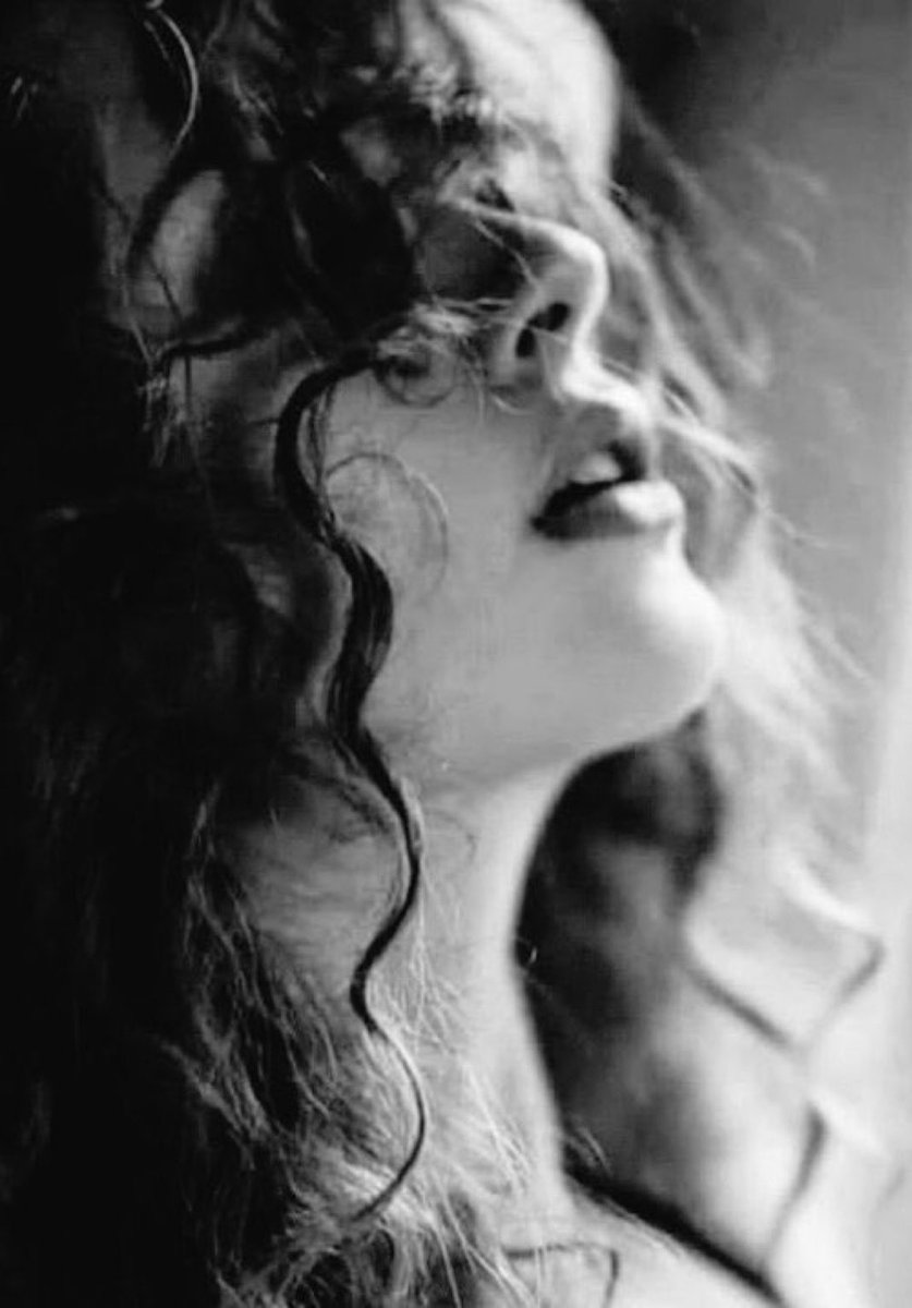 لم يعد بداخلي وطن ألجا إليه ،، 
كل مابداخلي غربه ،، 
وما زلت أردد  لا بأس  لأ بأس ،،
وكل البأس في قلبي ...

#خربشات .. 🤍🕊️