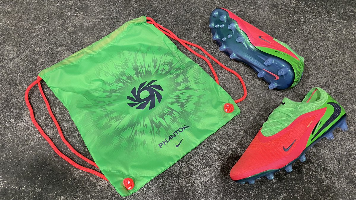 p_kawagoe_fb's tweet image. 【🌘Signature Model🌔】

#NIKE
#ハーランド シグネチャーモデル🇳🇴
4/23（木）本日11：00発売🔥🔥

☑️#ファントム　6LOW ELITE AG-PRO EH
人工芝専用（シューズケース付）

【入荷サイズ】　25〜27cm

同デザインのPRO AG,JRトレシューもあわせて入荷🙆‍♂️

#HAALAND #nikefootball
#パシオン　#川越